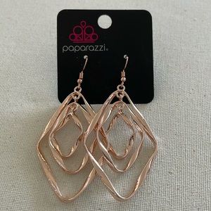 Paparazzi rose gold dangle, earrings ♥️ Sale